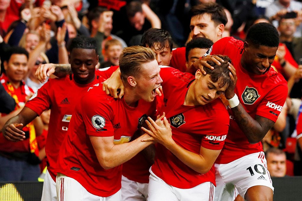 Soccer Football - Premier League - Manchester United v Chelsea - Old Trafford, Manchester, Britain - August 11, 2019  Manchester United's Daniel James celebrates scoring their fourth goal with Scott McTominay, Marcus Rashford and team mates  Action Images via Reuters/Jason Cairnduff  EDITORIAL USE ONLY. No use with unauthorized audio, video, data, fixture lists, club/league logos or "live" services. Online in-match use limited to 75 images, no video emulation. No use in betting, games or single club/league/player publications.  Please contact your account representative for further details.     TPX IMAGES OF THE DAY
