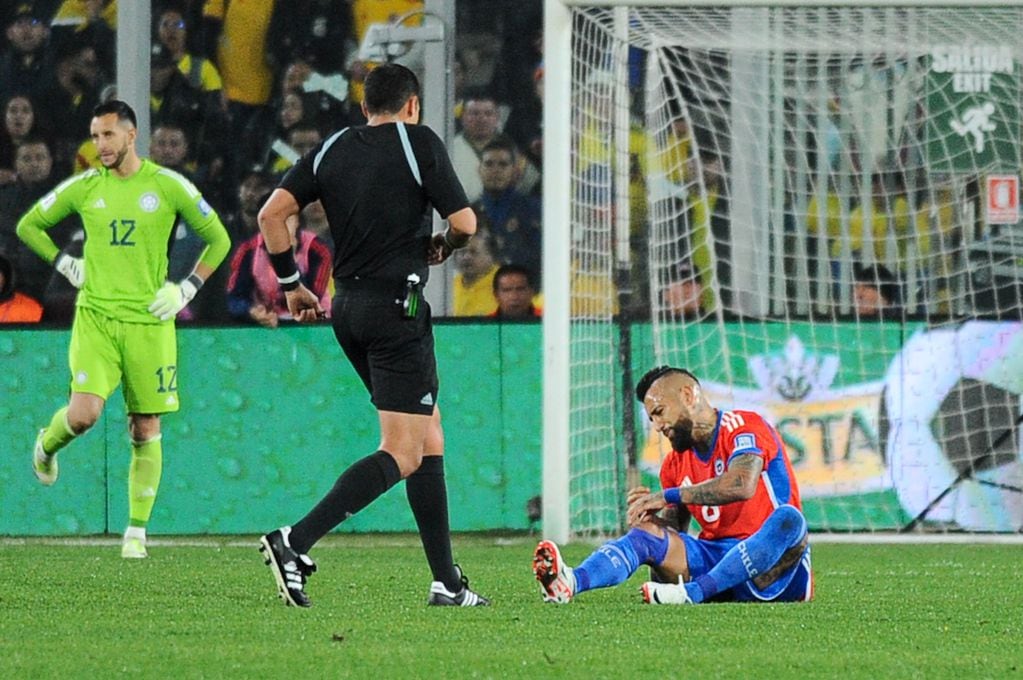 Arturo Vidal, en el último partido oficial que disputó, contra Colombia por las Eliminatorias. FOTO:  AGENCIAUNO