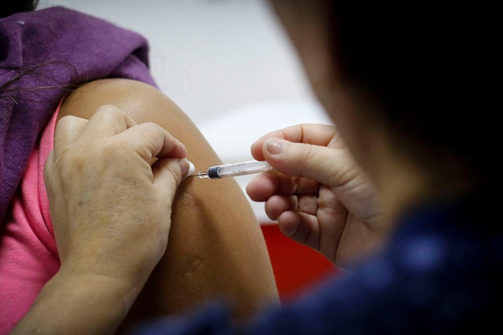 Vacunación en Viña del Mar. Foto: Leonardo Rubilar/Agencia Uno.