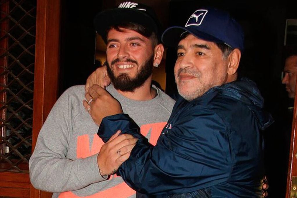 Diego Armando Maradona y su hijo.