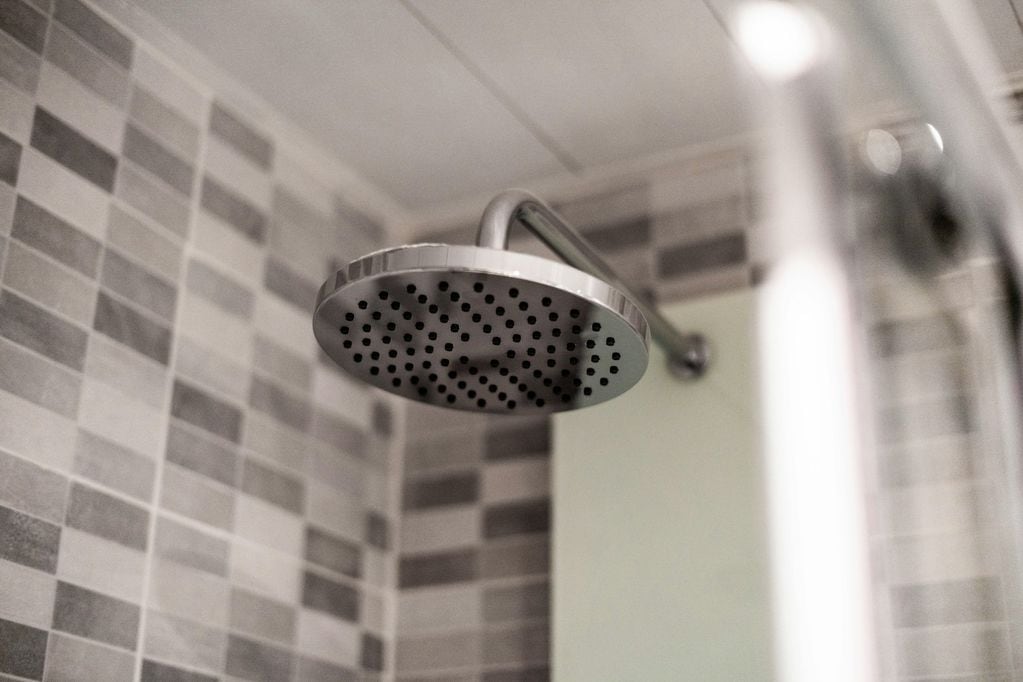¿Cuánto gastas en una ducha o en cada lavado de ropa? Enel revela los precios del consumo de electricidad en casa