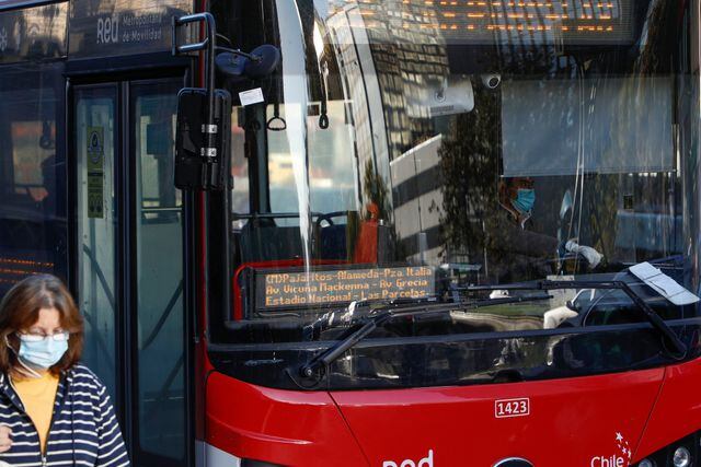 Estudiante falleció tras ser apuñalado al interior de un bus Red en La Cisterna