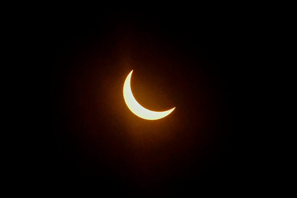14 DE DICIEMBRE DE 2020 / VI„A DEL MA9
Vista del sol, durante el eclipse solar que en la region se lograra avistar en un 78 por ciento de su totalidad.
FOTO: MIGUEL MOYA / AGENCIAUNO