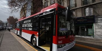 Ministra de Transportes presentan nuevo bus de Gas Natural