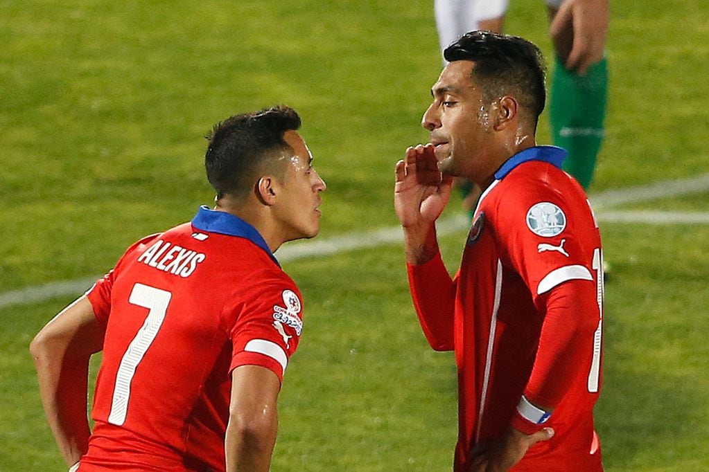 Una discusión entre Alexis Sánchez y Gonzalo Jara ocurrió en la Copa América Centenario de 2016. Foto: Paul Plaza/Photosport