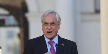El presidente Sebastian Piñera acepta la renuncia del Ministro de Cultura




