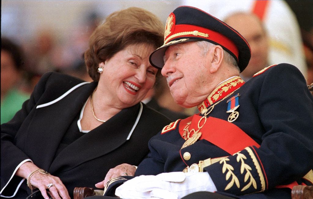 (FILES) In this file photo taken on March 10, 1998 Chile's former dictator (1973-90) general Augusto Pinochet (R) listens to his wife Lucia Hiriart during the ceremony marking his retirement from the army command at the Military Academy in Santiago. - Lucia Hiriart Rodriguez, widow of former Chilean dictator Augusto Pinochet (1973-1990), died on December 16, 2021 at the age of 99. (Photo by Cris BOURONCLE / AFP)