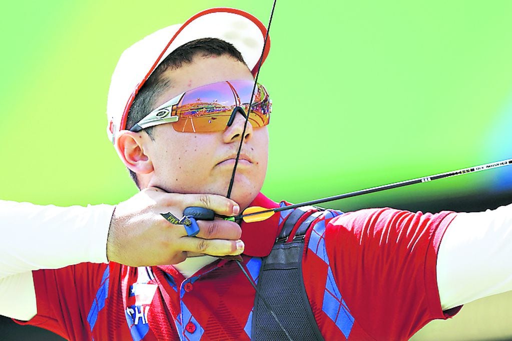 2016 Rio Olympics - Archery - Preliminary - Men's Individual 1/16 Eliminations - Sambodromo - Rio de Janeiro, Brazil - 09/08/2016. Ricardo Soto (CHI) of Chile competes. REUTERS/Leonhard Foeger  FOR EDITORIAL USE ONLY. NOT FOR SALE FOR MARKETING OR ADVE...