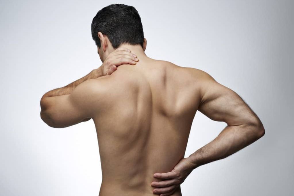 ¿Sientes dolores en la espalda cuando tienes relaciones sexuales? Esto debes saber, según un neurocirujano.