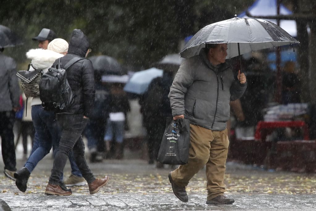 Bajas temperaturas en la zona central: ¿Llueve en Santiago este fin de semana del Día de la madre? Foto referencial Jonnathan Oyarzun/Aton Chile