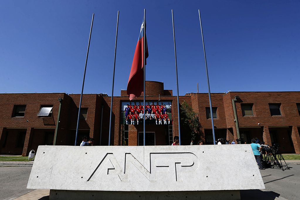 26 de Noviembre de 2019/SANTIAGO 
Imagenes de la sede de la ANFP, sin sus banderas de los respectivos clubes de Chile.
FOTO: CRISTOBAL ESCOBAR/AGENCIAUNO