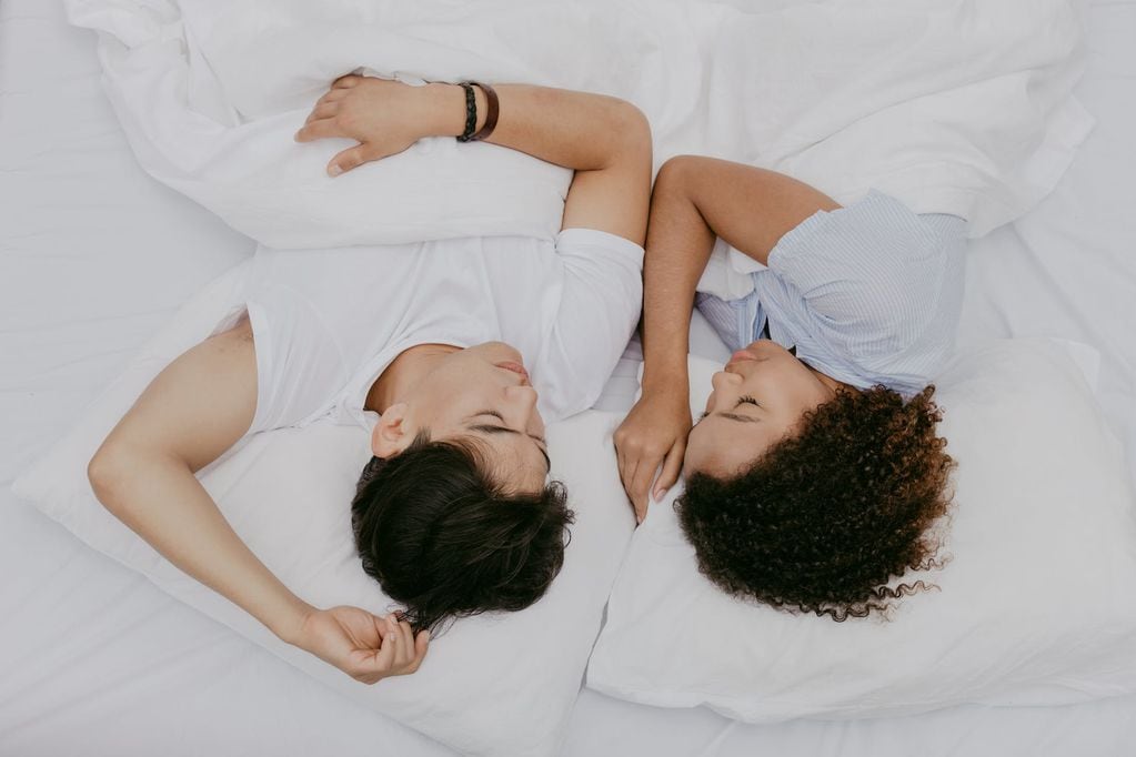 ¿Dormir en cuartos separados? Qué es el divorcio del sueño y por qué deberías considerarlo