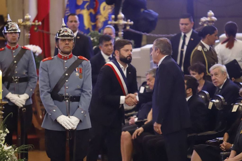 Gabriel Boric llega a funeral del ex Presidente Sebastián Piñera. /Foto: AgenciaUno.