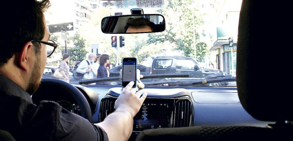 El problema de movilidad que implicaría la Ley Uber.
