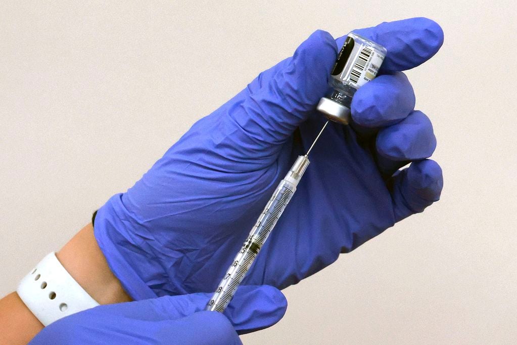Investigan a un hombre que se vacunó 217 veces contra el Covid-19