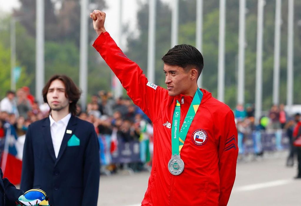 Medallista de plata Hugo Catrileo. Foto: Instagram @hugocatrileotapia