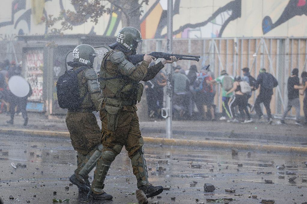 1 de Noviembre del 2019/SANTIAGO
Enfrentamientos entre manifestantes y carabineros.
FOTO: SEBASTIAN BELTRAN GAETE/AGENCIAUNO

