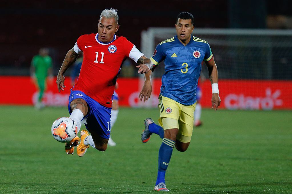 13 de Octubre del 2020/SANTIAGO
Eduardo Vargas(i) y Jeison Murillo(d) ,durante el partido valido por la Fase de Grupos 2/18 por la clasificación de Conmebol para la Copa Mundial de Fútbol Qatar 2022, entre Chile vs Colombia, disputado en el Estadio Nacional.
FOTO:FRANCISCO LONGA/AGENCIAUNO
