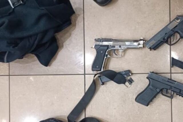 Detienen a 10 menores de edad que exhibieron armas de fuego en pleno centro comercial en Cerrillos