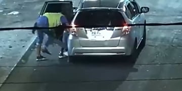 Tres sujetos subieron a un hombre a la fuerza a un vehículo en Iquique