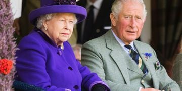 Reina Isabel II y príncipe Carlos de Gales
