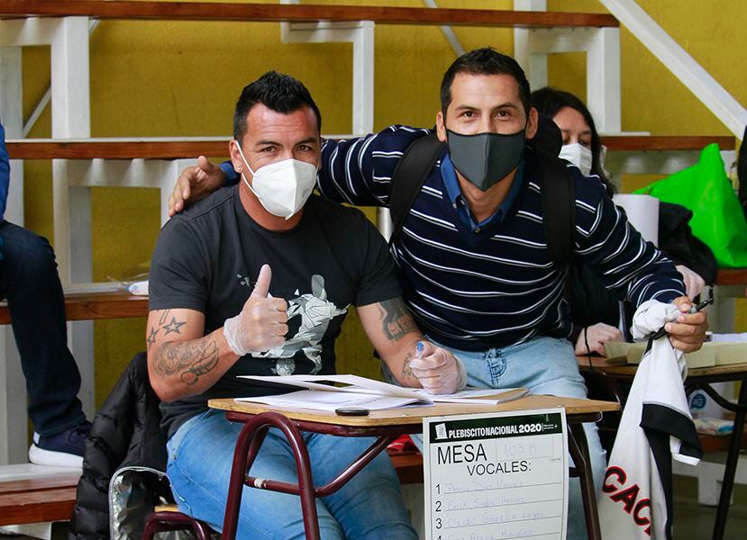 Paredes hasta le firmó una Bip! al Pato Yáñez en su pega como vocal