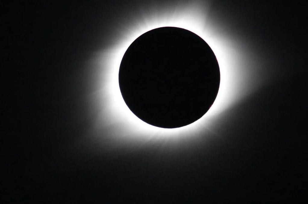 ¿Cuáles son las consecuencias de ver un eclipse solar sin la protección adecuada? Esto dicen los especialistas. Foto: referencial.