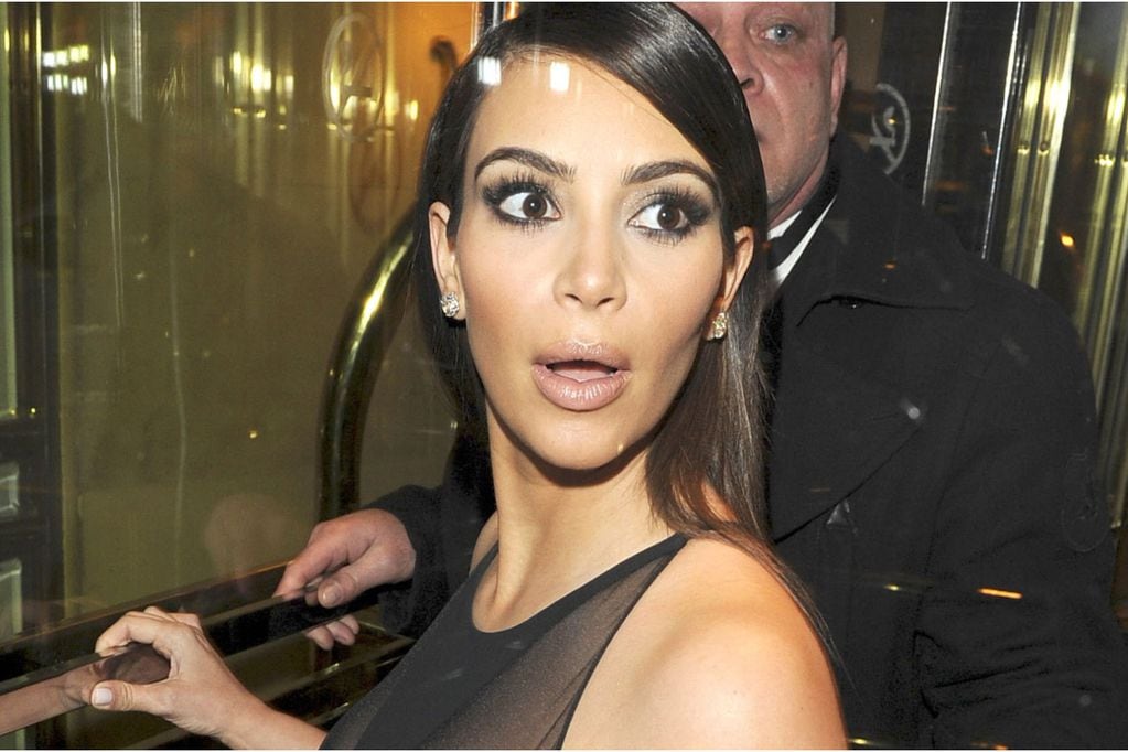 Kim Kardashian quedó pálida con la presencia de “fantasma” en su selfie