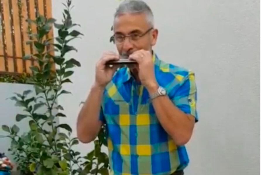 Juvenal Olmos tocó la armónica y aprendió alemán para anunciar Mundial del 74