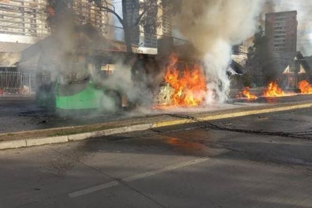 Bus del Transporte Público en llamas