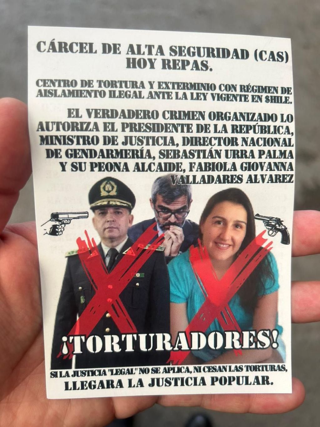 Gendarmería estampó denuncia por amenazas a ministro Cordero.