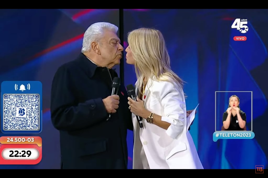Cecilia Bolocco y Don Francisco se besaron.