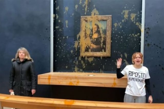 Activistas tiran sopa al cuadro de la Mona Lisa