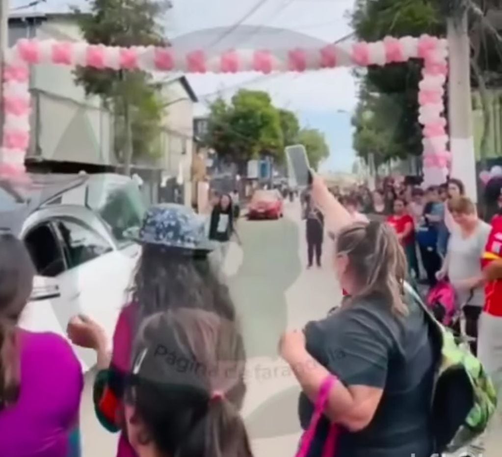 La llegada del cuerpo de "Ina" a Las Praderas, en Peñaflor. (Video: @tiayuta_official)