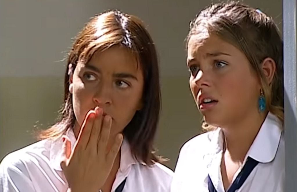 Antonella y Francisca Tapia en teleserie juvenil de TVN.