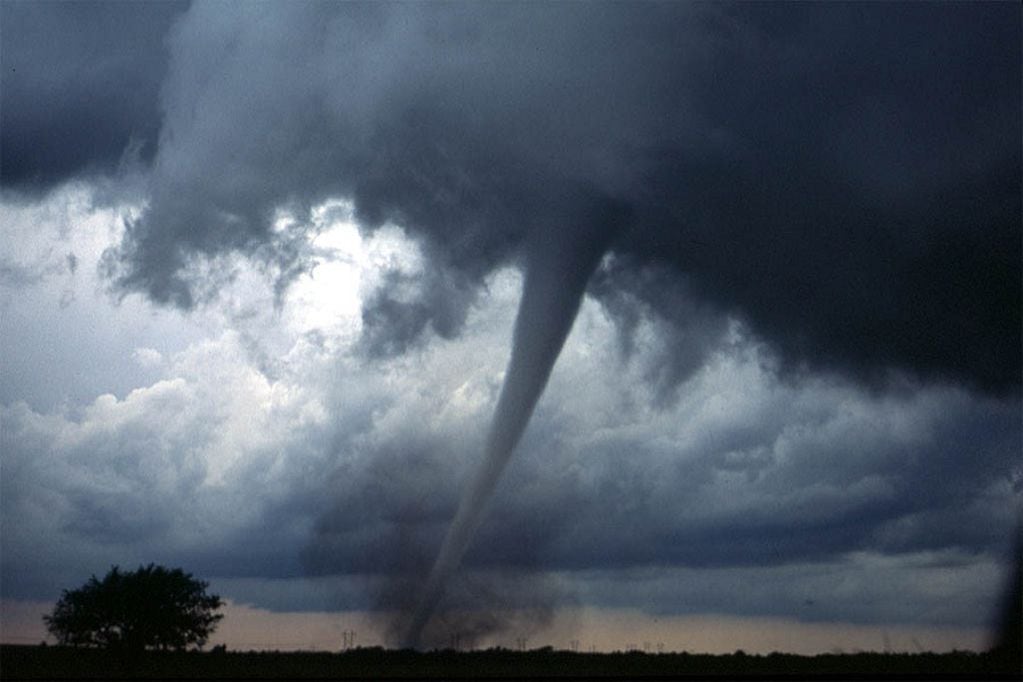 Anuncian alerta meteorológica para la región de Los Lagos por posibles tornados y trombas marinas