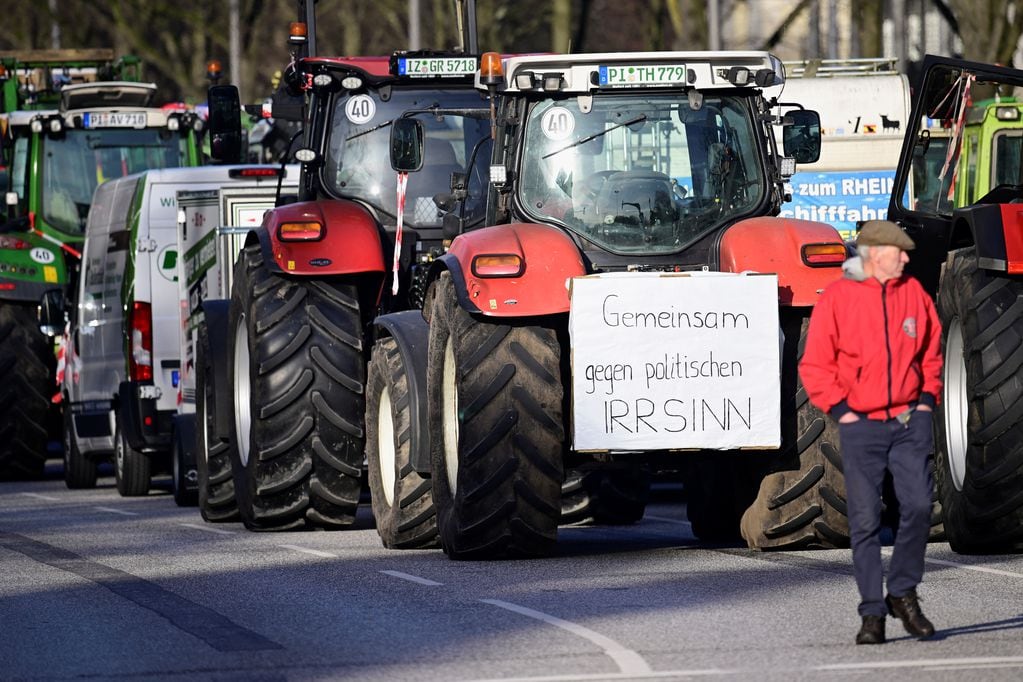 Protesta de agricultores en Hamburgo, Alemania. Foto: Reuters/Fabian Bimmer.