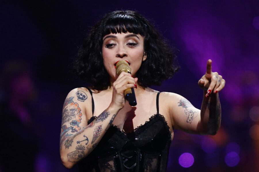 Mon Laferte la rompió con vibrante concierto vía streaming