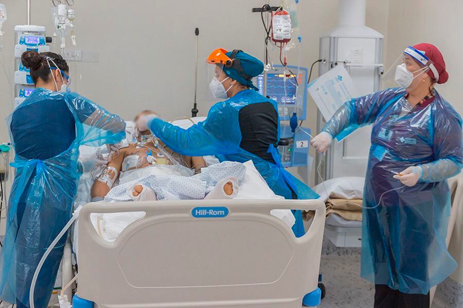 Informe epidemiológico: Punta Arenas y Puente Alto lideran lista de comunas con más casos activos