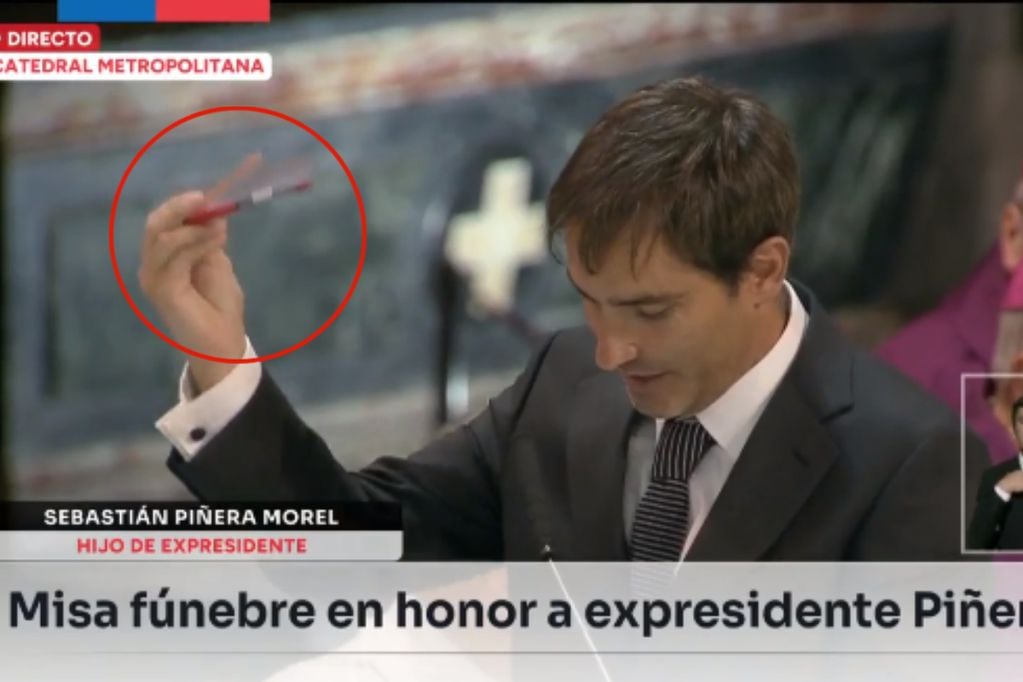 El comentado gesto de hijo de Sebastián Piñera mientras daba su discurso en funeral: mostró lápiz rojo y una regla