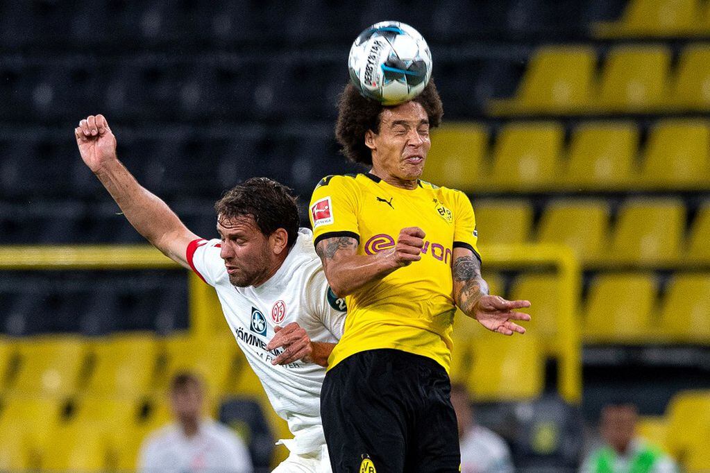 Soccer Football - Bundesliga - Borussia Dortmund v 1. FSV Mainz 05 - Signal Iduna Park, Dortmund, Germany - June 17, 2020 Borussia Dortmund's Axel Witsel in action with Mainz's Adam Szalai, following the resumption of play behind closed doors after the outbreak of the coronavirus disease (COVID-19) Guido Kirchner/Pool via REUTERS  DFL regulations prohibit any use of photographs as image sequences and/or quasi-video