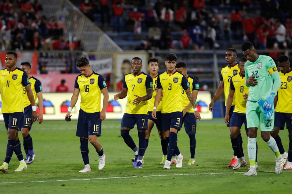 Ls Selección de Ecuatoriana sigue sufriendo en el inicio del camino rumbo al Mundial del año 2026. Situación podría beneficiar a la Roja. FOTO: Agencia Uno.