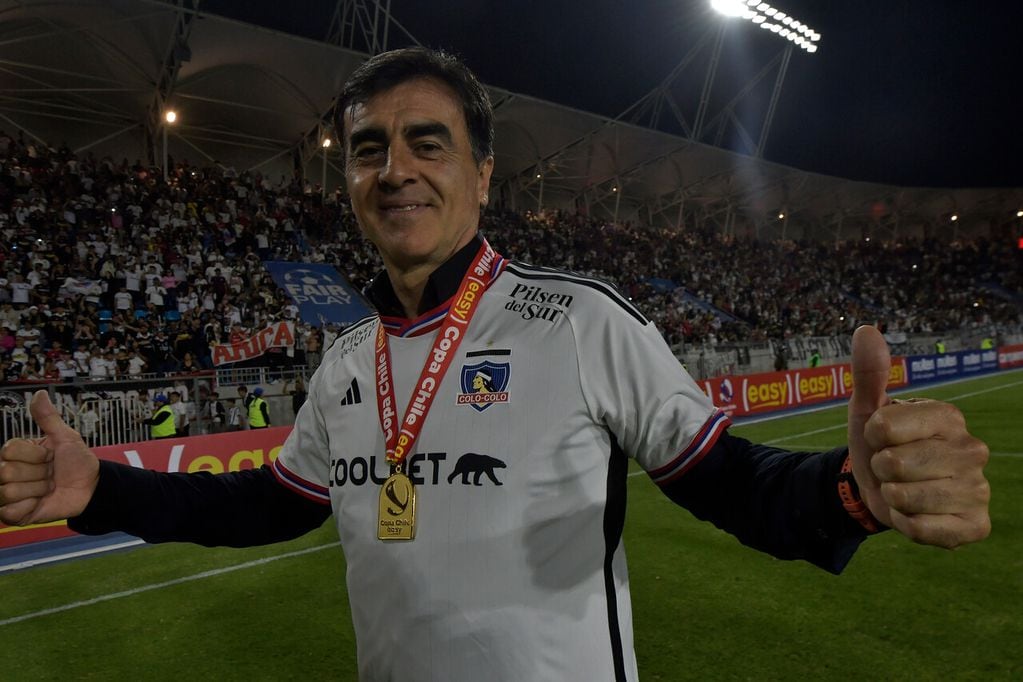 Gustavo Quinteros, festejando el título de la Copa Chile. Foto: AGENCIAUNO.