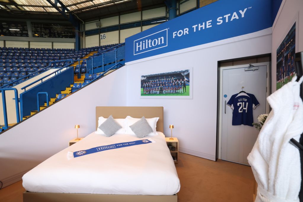 “Canto más fuerte en pijama”: influencer vio un partido del Chelsea desde una cama en el estadio y se hizo viral. Foto: Stamford Bridge.