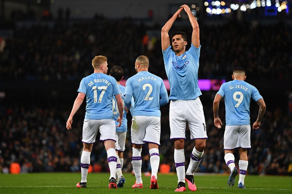 Manchester City's Spanish midfielder Rodri (C) celebrates after scoring the opening goal of the English Premier League football match between Manchester City and West Ham United at the Etihad Stadium in Manchester, north west England, on February 19, 2020. (Photo by Anthony Devlin / AFP) / RESTRICTED TO EDITORIAL USE. No use with unauthorized audio, video, data, fixture lists, club/league logos or 'live' services. Online in-match use limited to 120 images. An additional 40 images may be used in extra time. No video emulation. Social media in-match use limited to 120 images. An additional 40 images may be used in extra time. No use in betting publications, games or single club/league/player publications. / 