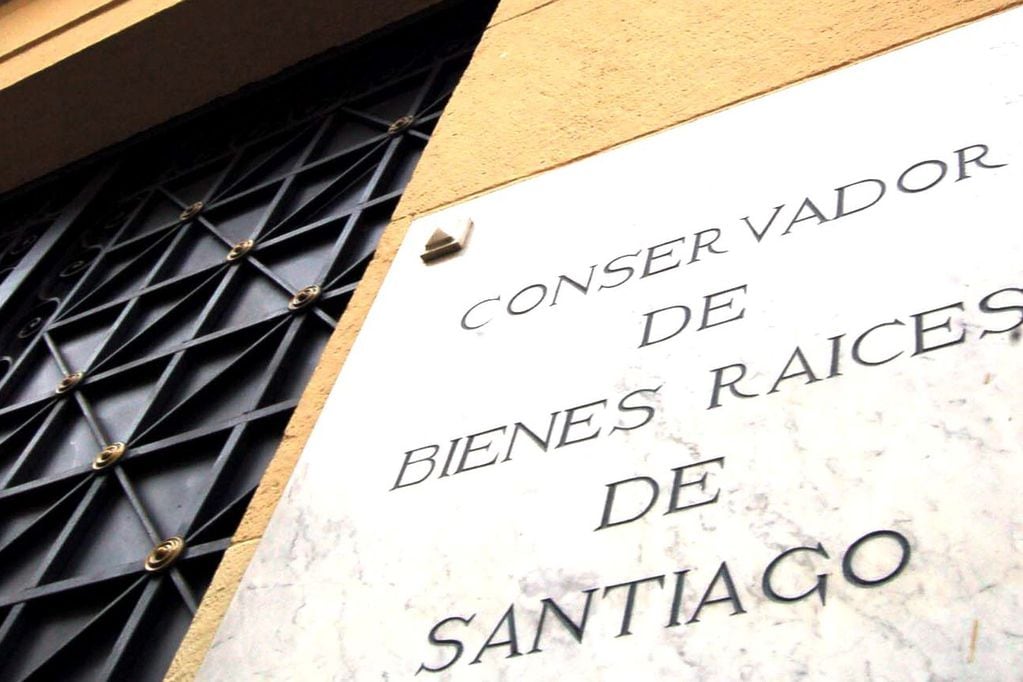 Polémica al interior del Conservador de Bienes Raíces de Santiago (CBRS).