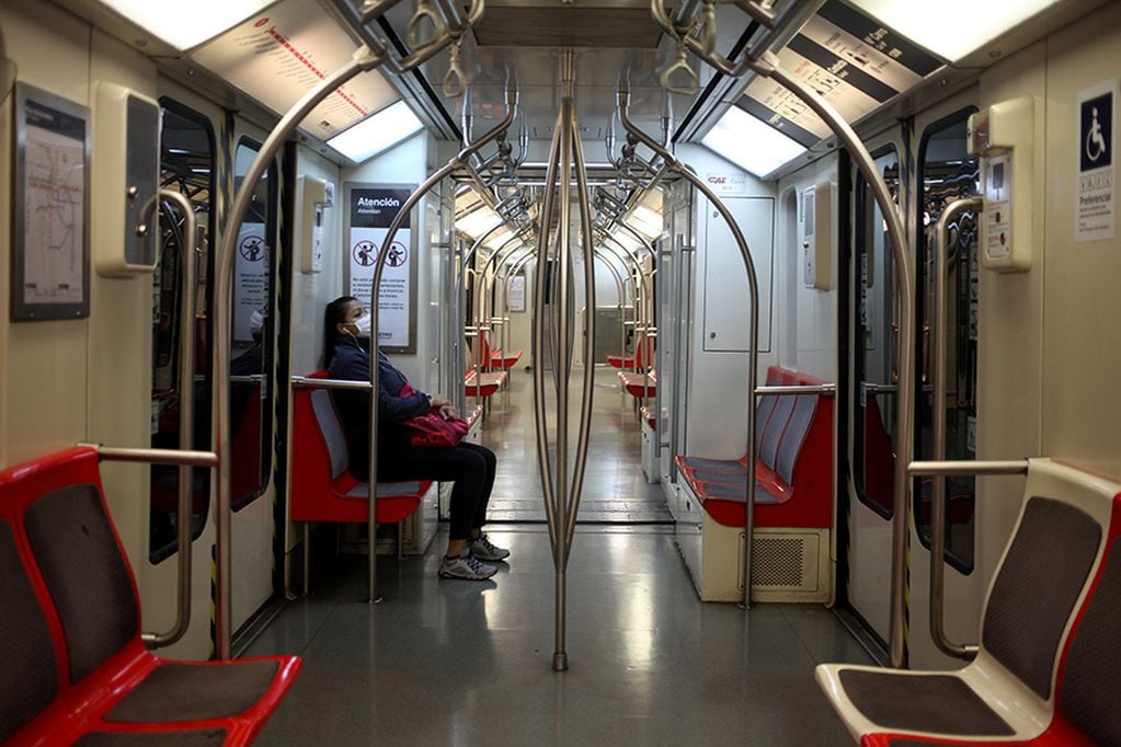 Metro cierra temporalmente tres estaciones de Línea 5 por una persona en la vía 
FOTO: AILEN DÍAZ/AGENCIAUNO