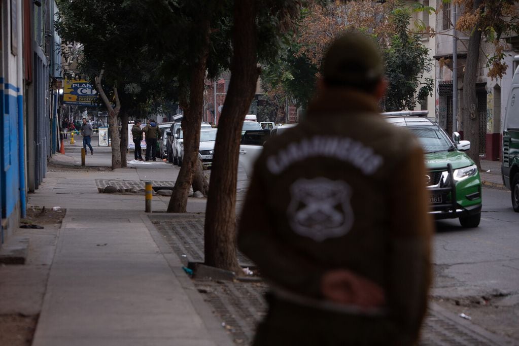 Detienen a dos personas en operativo policial vinculado al caso del hombre descuartizado en Santiago Centro.