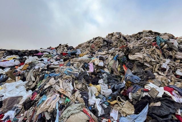 El desierto del norte chileno que se convirtió en el basurero de la ropa usada