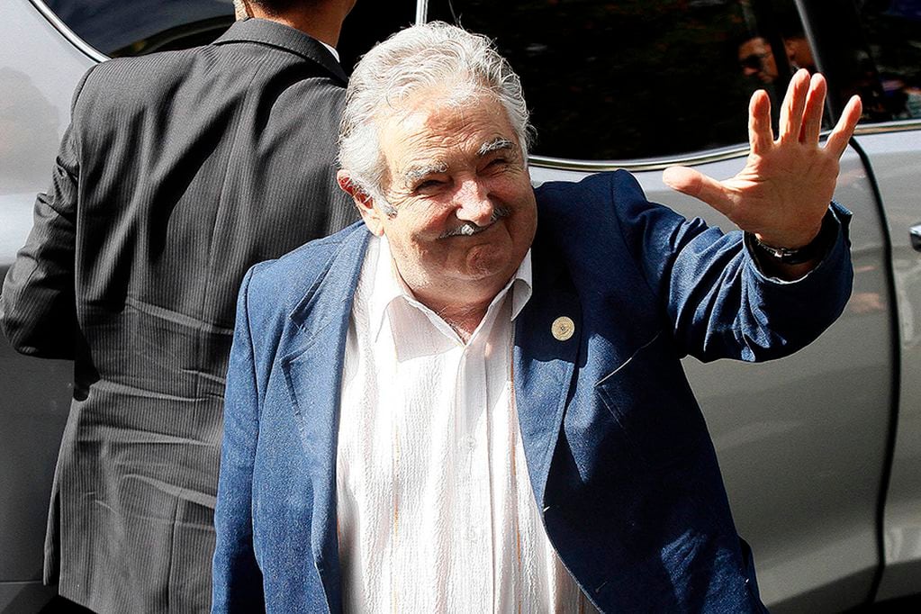 CAMBIO DE MANDO - JOSE MUJICA - PRESIDENTE PARAGUAYO - PLANO MEDIO - SALUDANDO - PUBLICADA - 20141120 - Jose 'Pepe' Mujica - POL - 10 MARZO 2014 / Santiago. El Presidente de Uruguay, Jose Mujica llega hasta la Academia Diplomatica para sostener un encuentro bilateral con la Presidenta Michelle Bachelet. Foto: FRANCISCO CASTILLO D. /AGENCIAUNO. - Santiago - Chile